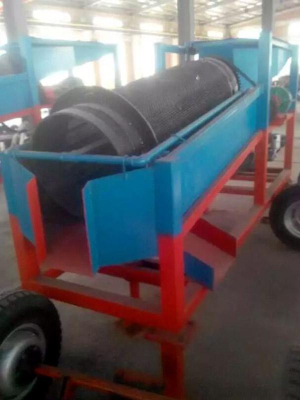 砂金礦在進入重選設(shè)備之前要進行篩分作業(yè)